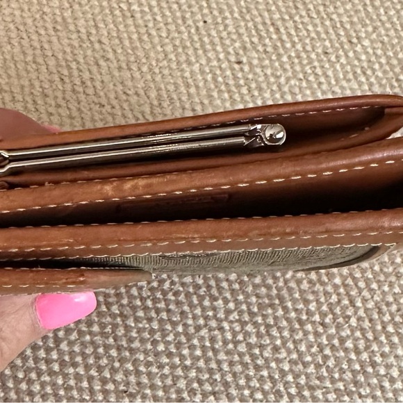 Dooney & Bourke Brown Signature Jaquard & Leather Tri-Fold Wallet - Picture 4 of 4